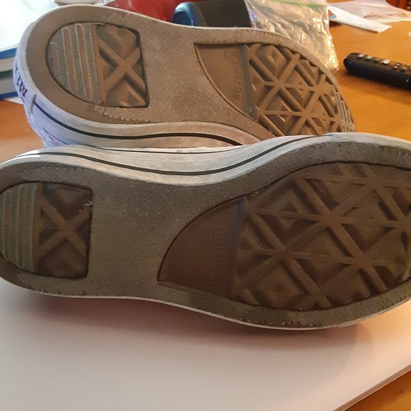 Converse sneakers-womens size 6 - Picture 5 of 6
